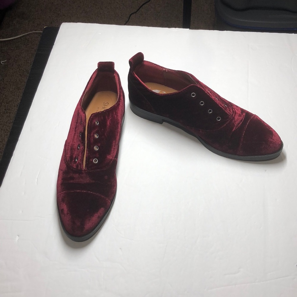 Shoe Cult by Nasty Gal maroon velvet shoes size 6